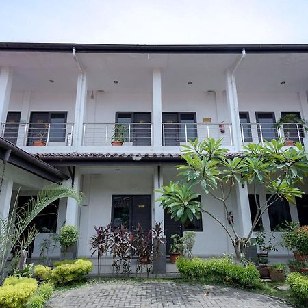 Reddoorz @ Avros Guest House Medan Exterior photo