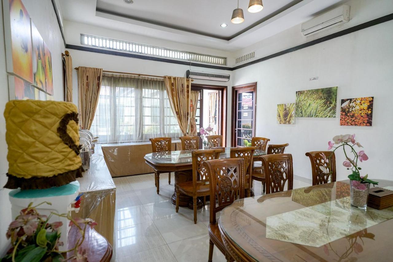 Reddoorz @ Avros Guest House Medan Exterior photo
