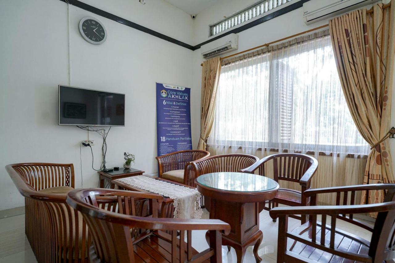Reddoorz @ Avros Guest House Medan Exterior photo