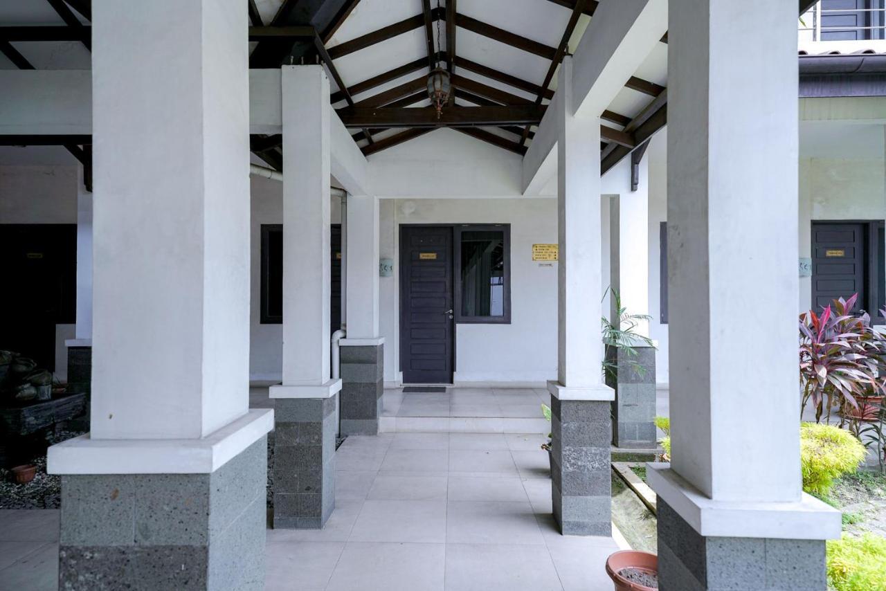 Reddoorz @ Avros Guest House Medan Exterior photo