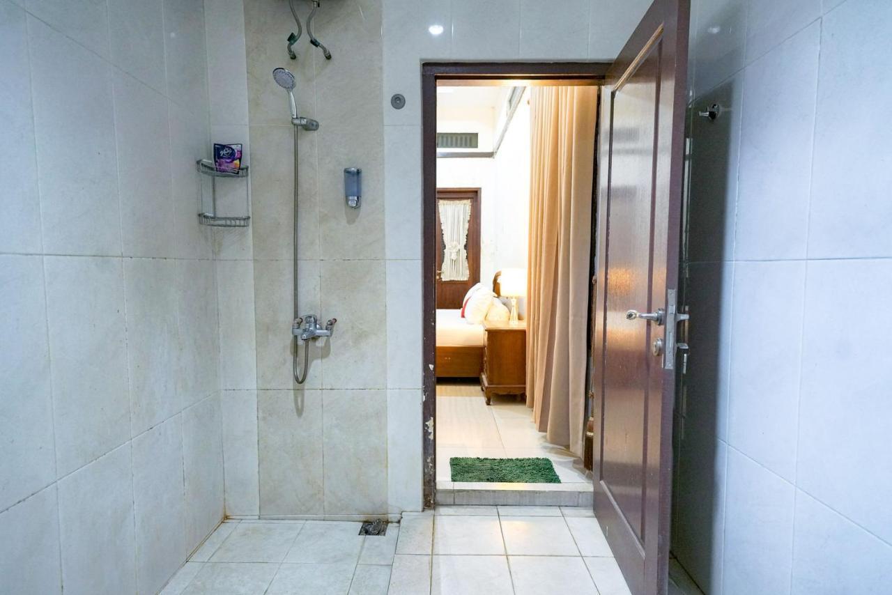 Reddoorz @ Avros Guest House Medan Exterior photo