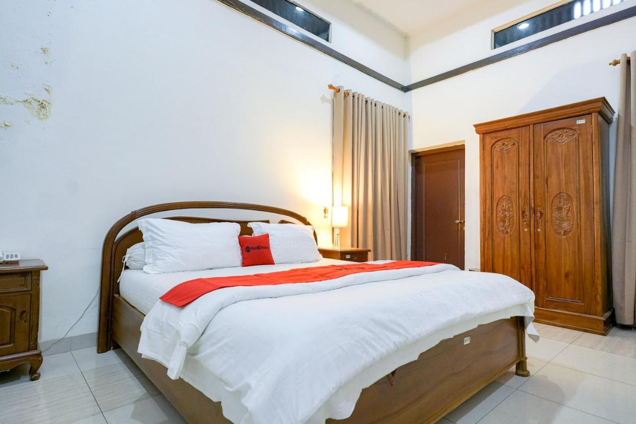 Reddoorz @ Avros Guest House Medan Exterior photo